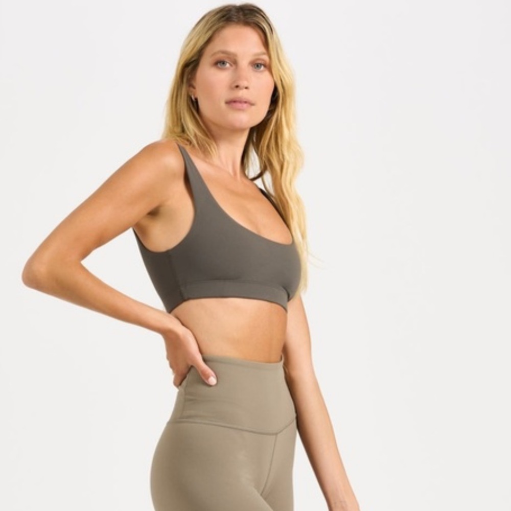 Vuori Daily Bra, size small, Oregano
